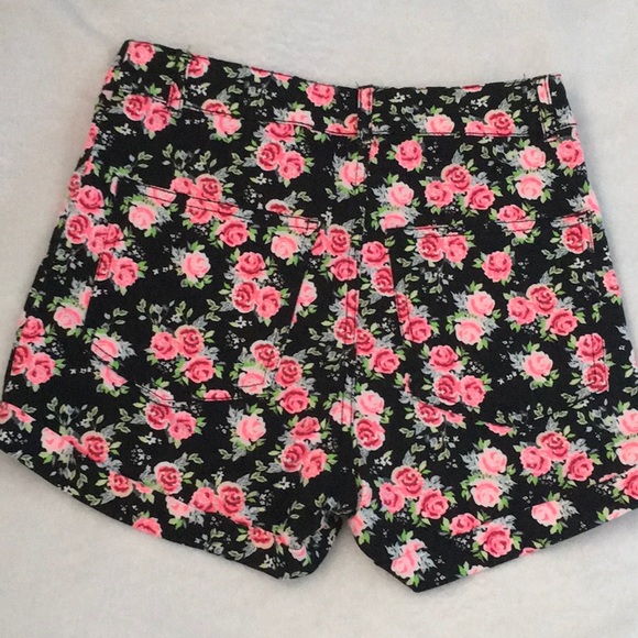 H&M Shorts - Picture 2 of 9